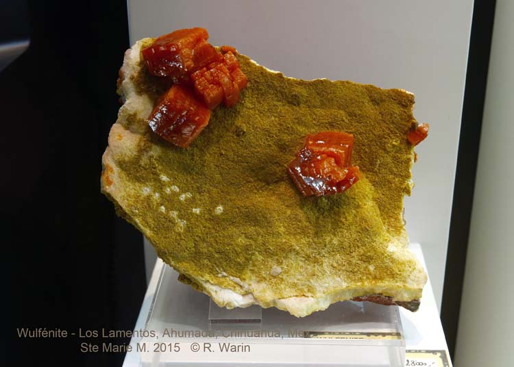 Wulfenite_00340_R.jpg