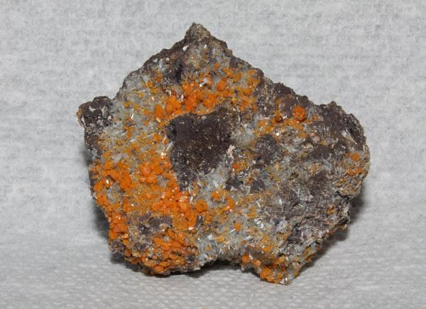 Wulfenite and baryte.jpg