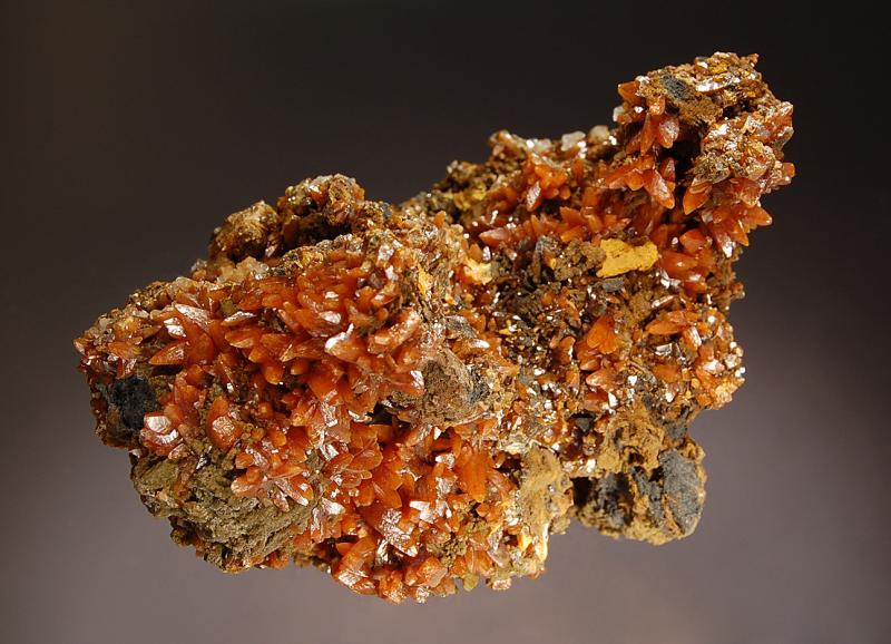 0220 Wulfenite pyramidal.jpg