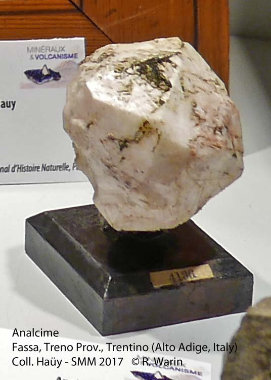 023-Haüy_Analcime-00438_R.jpg