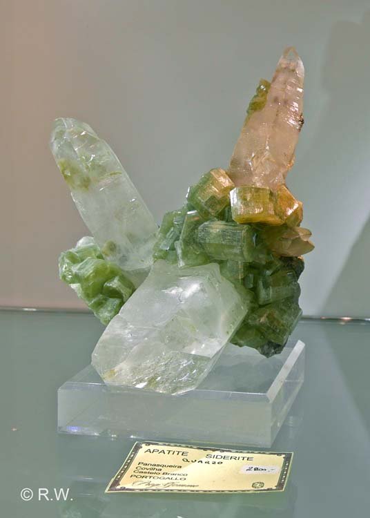 050-Apatite_20252#1_050-R.jpg