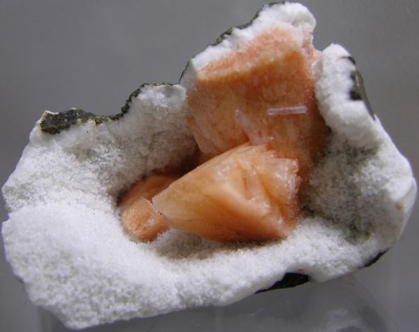 06012010OrangeHeulandite.jpg