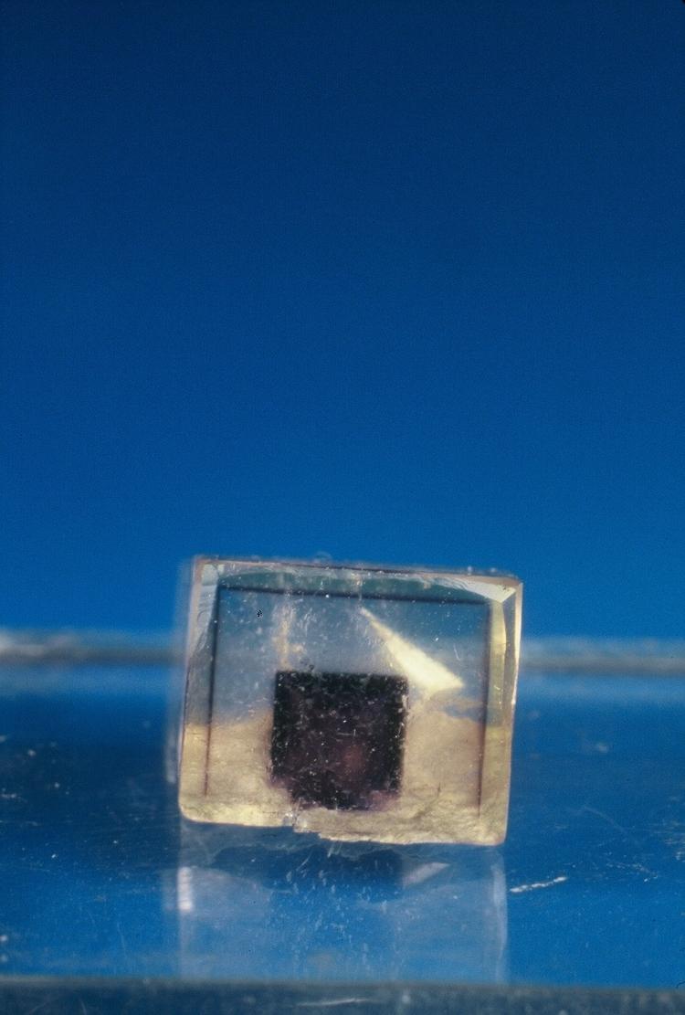 071OHfluorite-AuglaizeQ-phantoms-tetrahex-cube(1.0x0.8cm).jpg.jpg