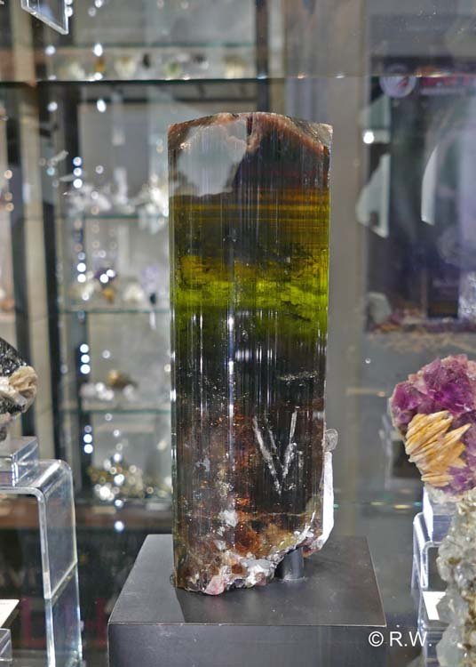 078-Liddicoatite_20300_R.jpg
