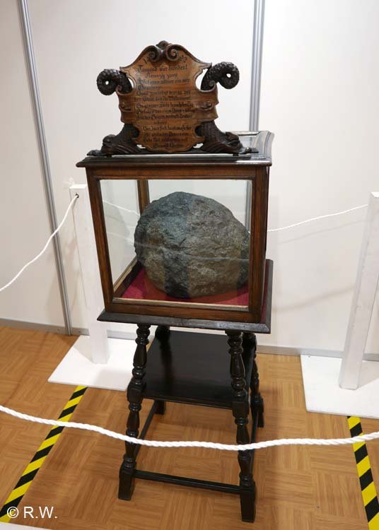 082-Ensisheim_Meteorite_20324_R.jpg