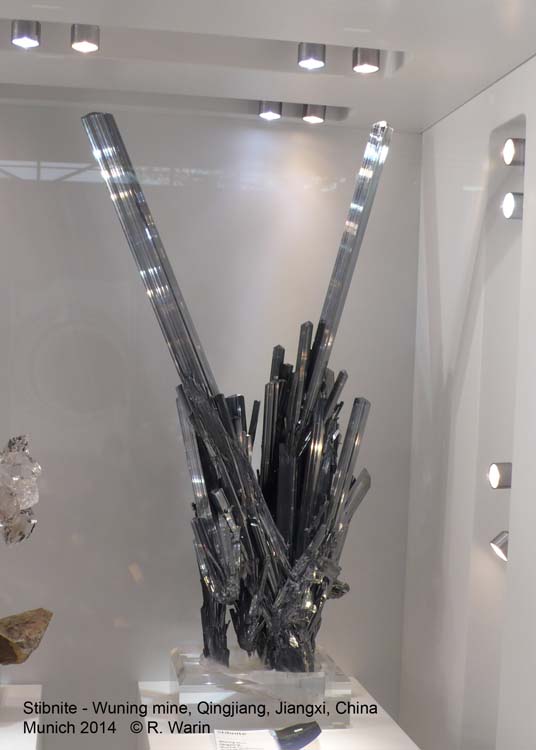 106-Stibnite_90390_R.jpg