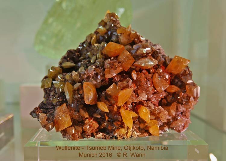 111-Wulfenite_20904_R.jpg