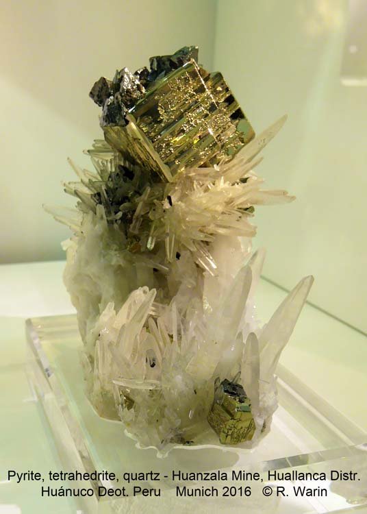 113-Pyrite_20897_R.jpg