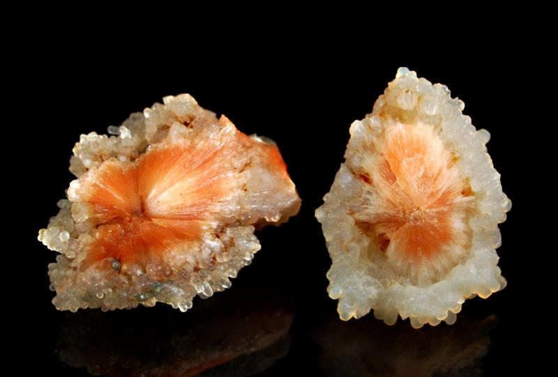 2076 Scolecite in chalcedony.jpg