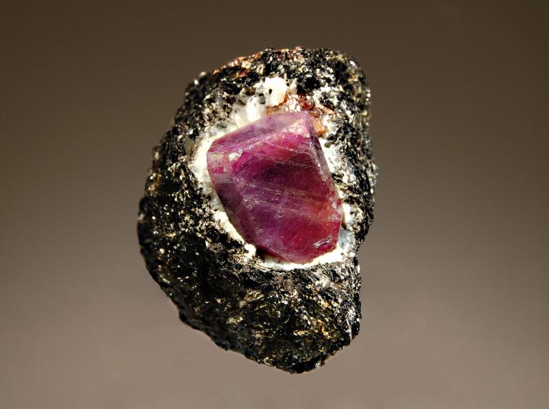 2084 Corundum var. ruby.jpg