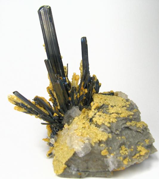 2513M-stibnite1.jpg