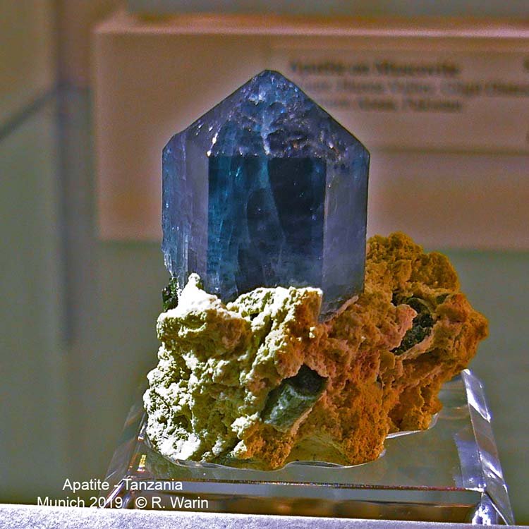 44-Apatite_40713_R.jpg