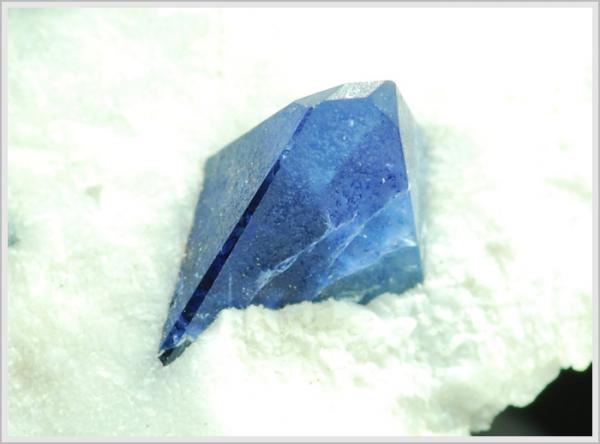 59_benitoite_3.jpg