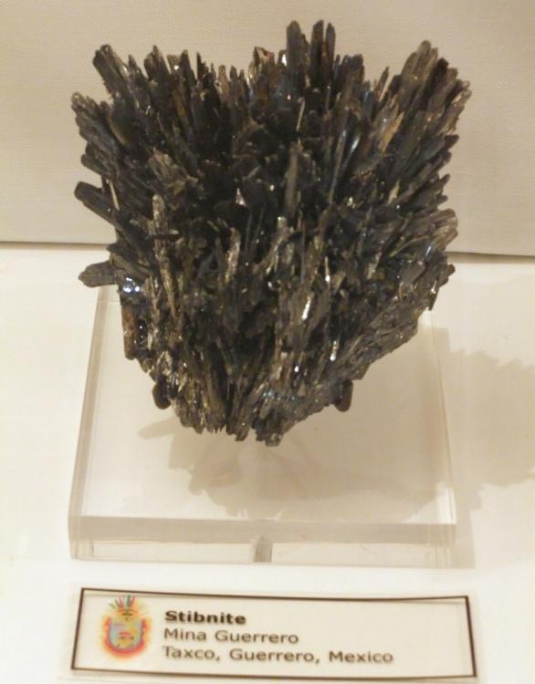 9D Stibnite.jpg