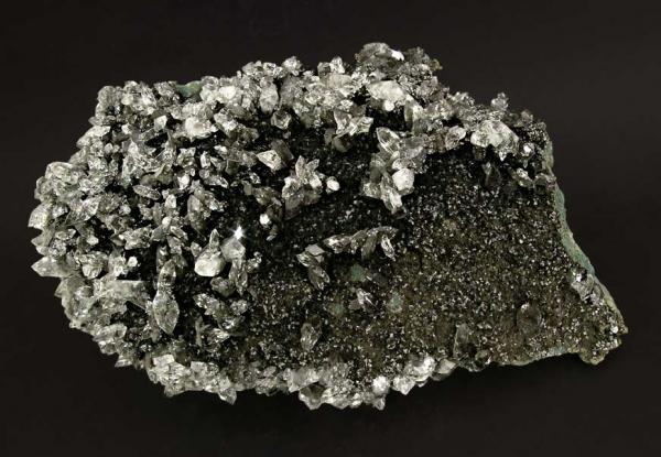 Apophyllite-KF with Julgoldite-Fe.jpg