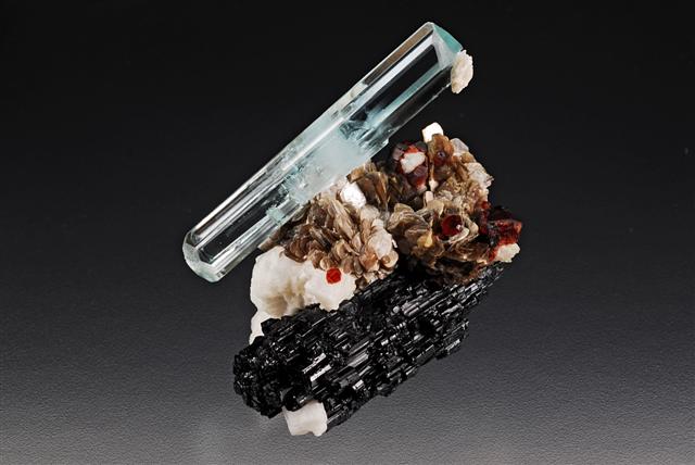 Aquamarine (7.1cm crystal) muscovite garnet Pakistan Sacco (Small).jpg