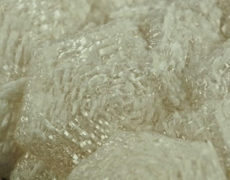 Barite epitaxy on witherite.jpg