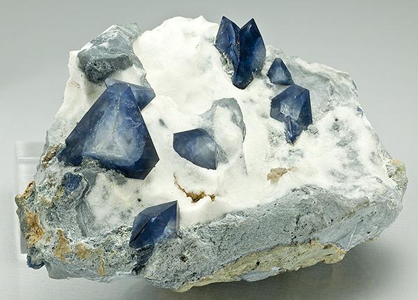 Benitoite1.jpg