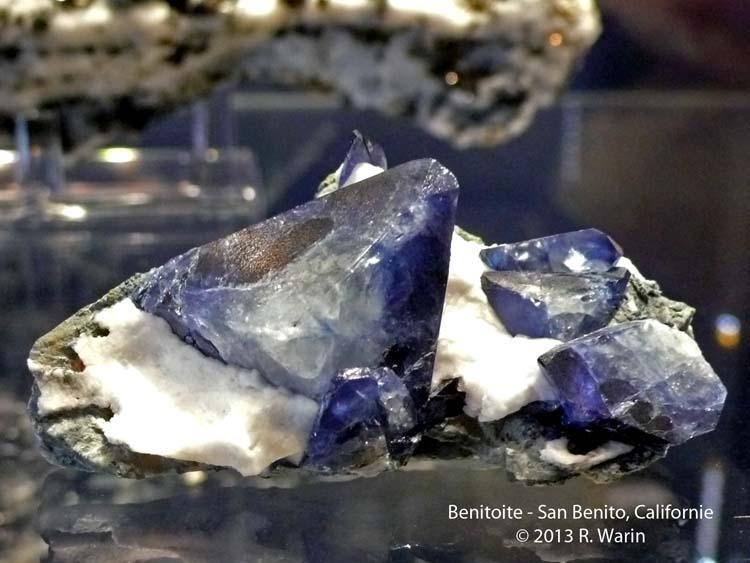 Benitoite_70883_R.jpg