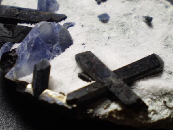 benitoite closeup.jpg