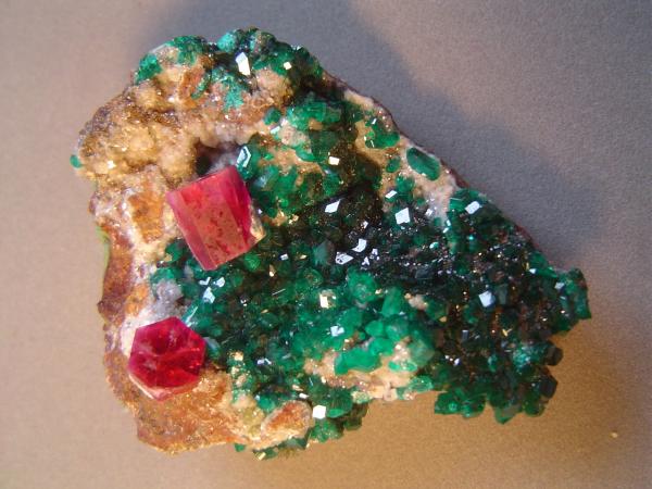 Beryl on Dioptase 1.JPG