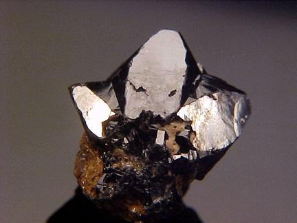 cassiterite cyclic.jpg