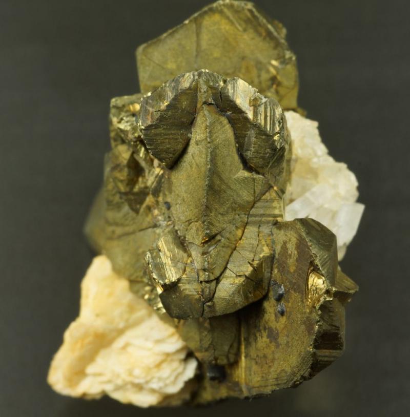 Chalcopyrite twin Colorado.jpg