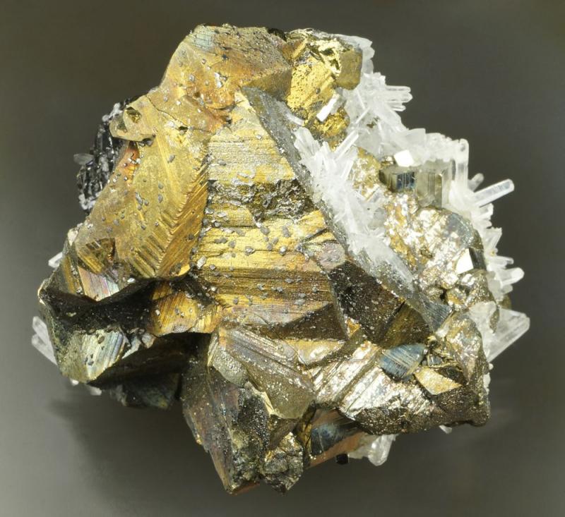 Chalcopyrite twin Peru 1.jpg