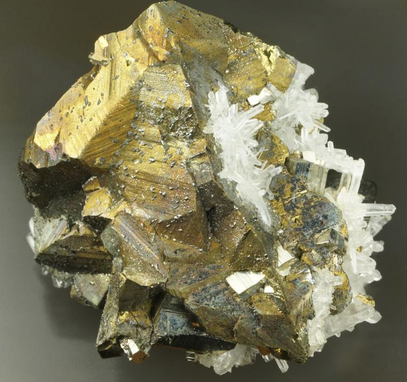 Chalcopyrite twin Peru 2.jpg