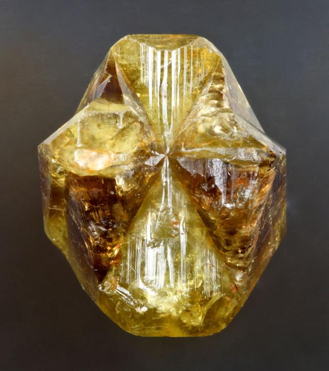 Chrysoberyl twin 1.jpg