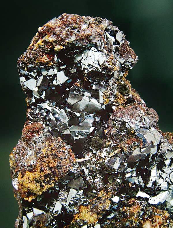 Cuprite-Tsumeb_Namibia.jpg