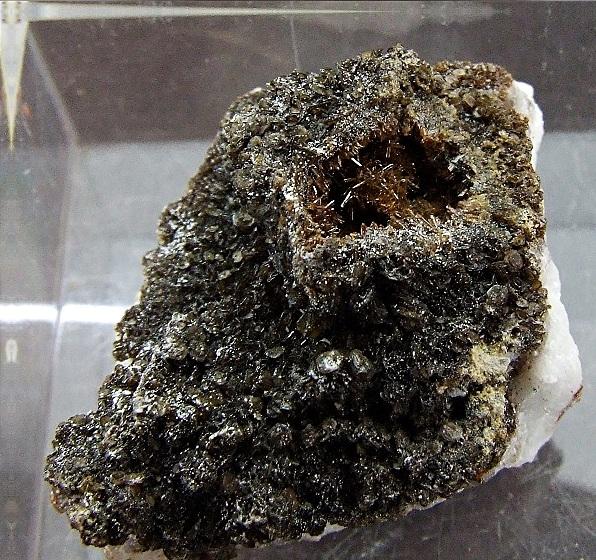 Descloisite after Wulfenite.jpg