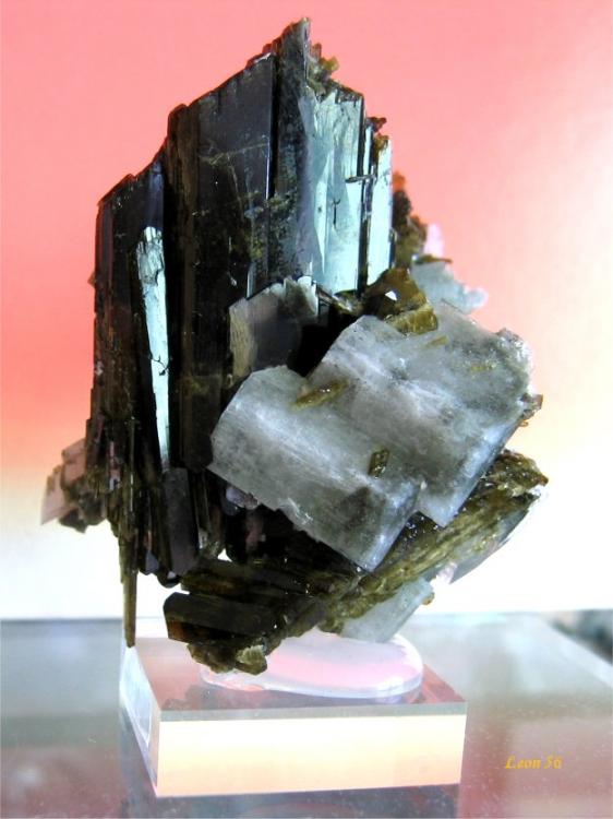 Epidote with Adularia front.jpg