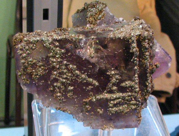 Fluorite_goethite_pyrite_Maroc.jpg