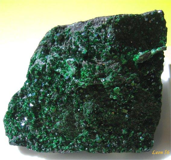 Garnet Uvarovite.jpg