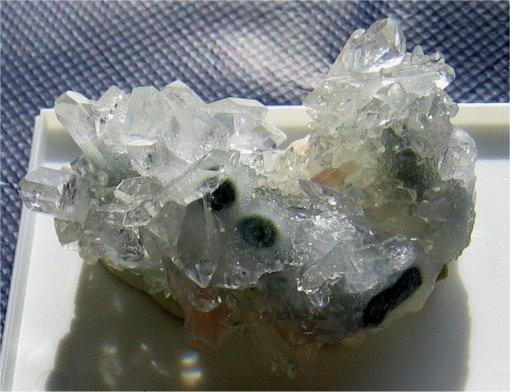 Heulandite on Calcite.jpg