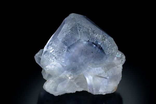 Hexaquisoctahedral crystal of fluorite Emilio mine.jpg