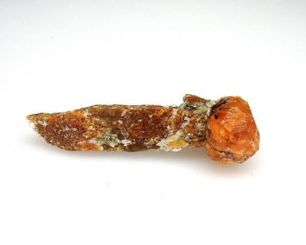 Kyanite with Spessartine.jpg