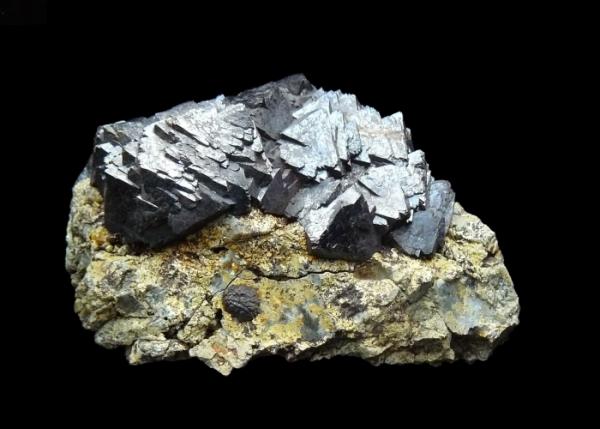 magnétite Aveyron 8cm.JPG