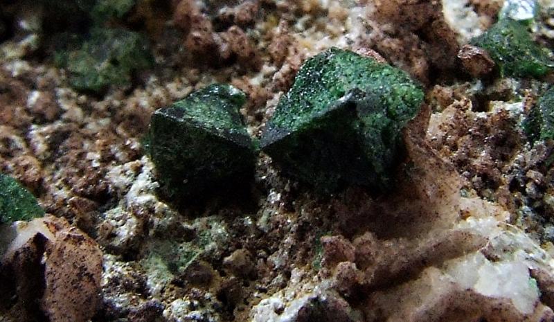 Malachite octahedrons Congo (2).jpg