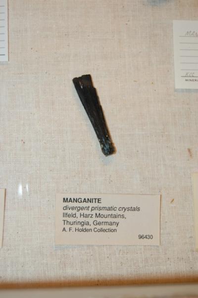 Manganitecrystalsm.JPG