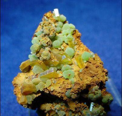 Mimetite-Wulfenite-0224.jpg