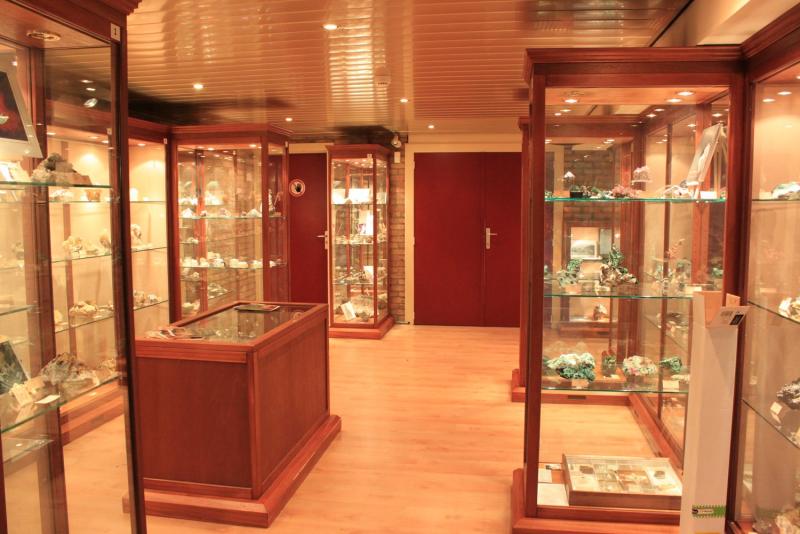 MKA50 Display Cases_1.jpg