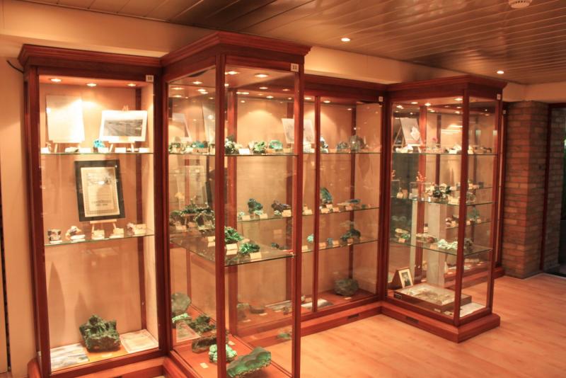 MKA50 Display Cases_3.jpg