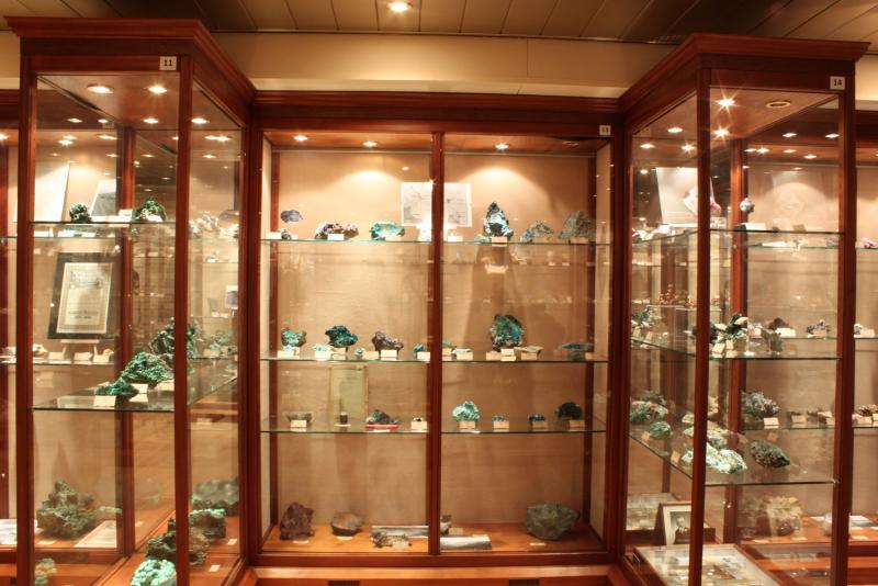 MKA50 Display Cases_4.jpg