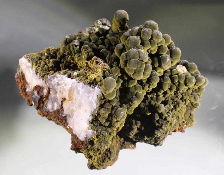Mottramite on quartz.JPG
