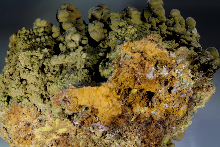 Mottramite with Wulfenite Closer.JPG