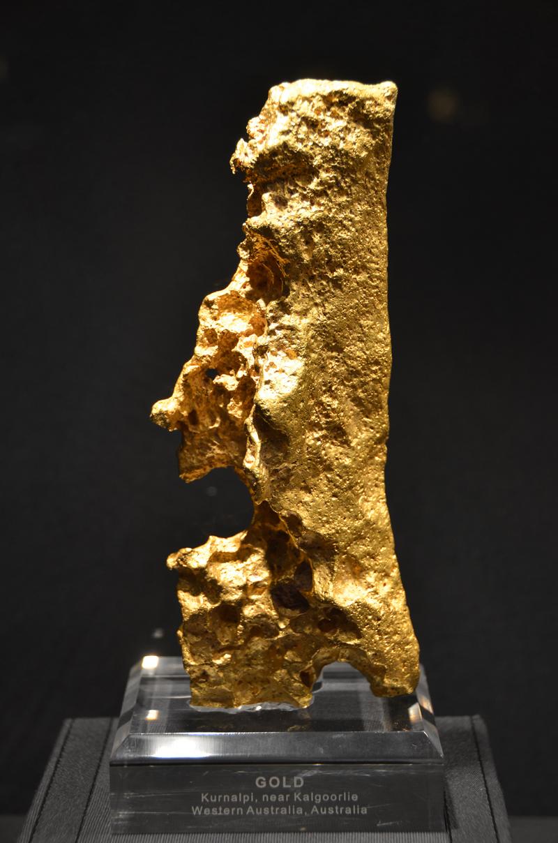 Munich Show 2013 - Gold exhibit - 5.jpg