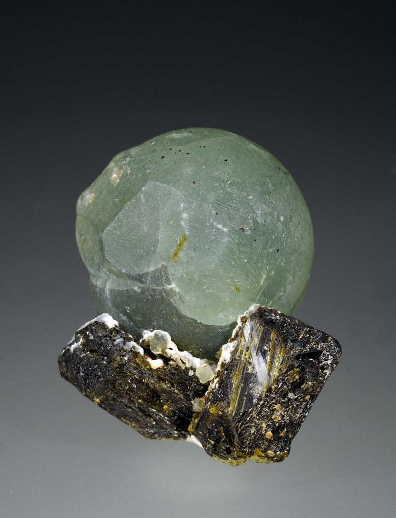 Prehnite_epidote_Bendoukou_Keyes_Mali_eas_2425wSm.jpg