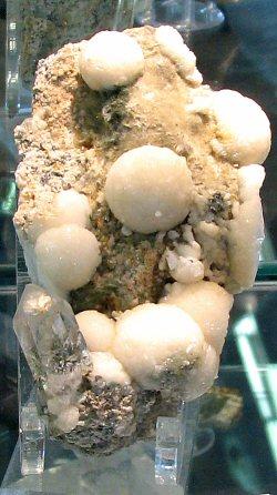 Prestige_quartz_stilbite_tremolite_Aiguilles_Grises.jpg